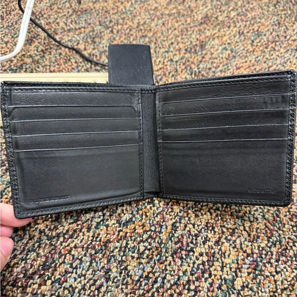 BURBERRY BI-FOLD BLACK LEATHER WALLET